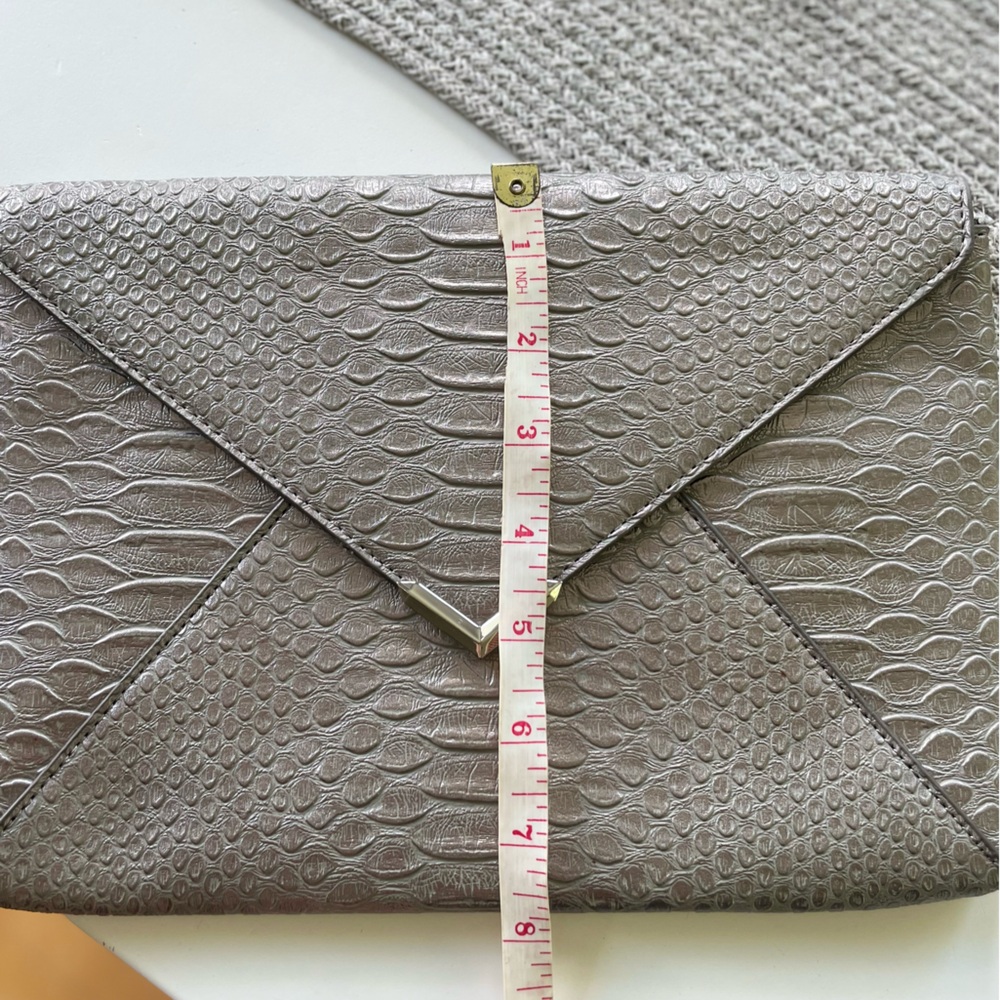 Stella & Dot Silver Animal Print Faux Leather Clutch Purse - Picture 3 of 6
